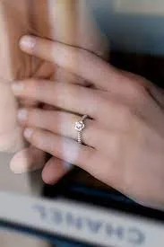 小澤美里の結婚指輪はシャネルのカメリアコレクション？